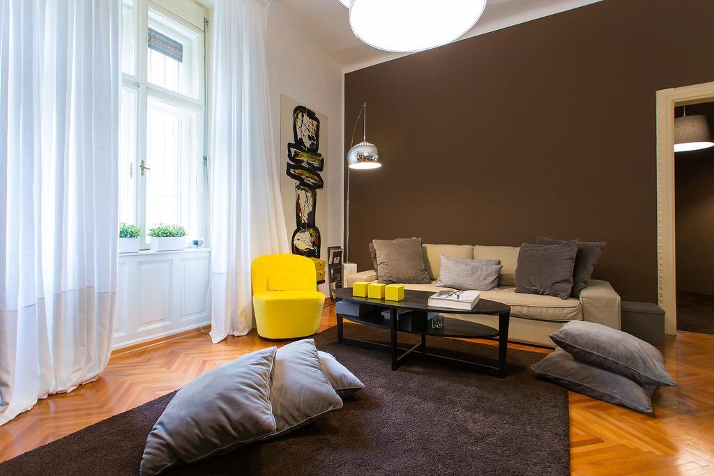 Valsabbion City Suite Pula Buitenkant foto
